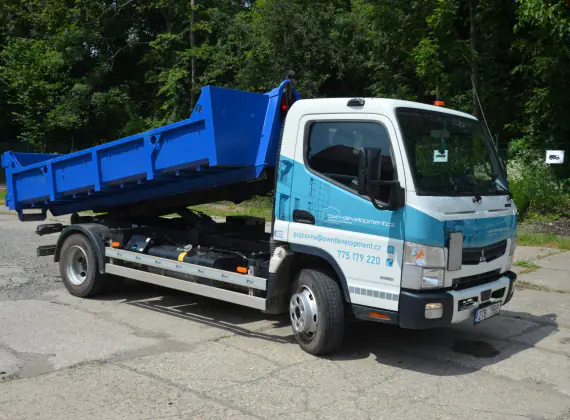Mitsubishi FUSO - kontejner